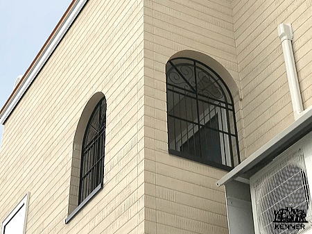 ロートアイアン施工事例：面格子・窓枠飾り